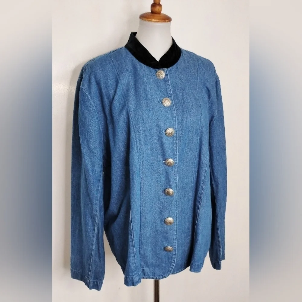 LIGHTWEIGHT DENIM JACKET